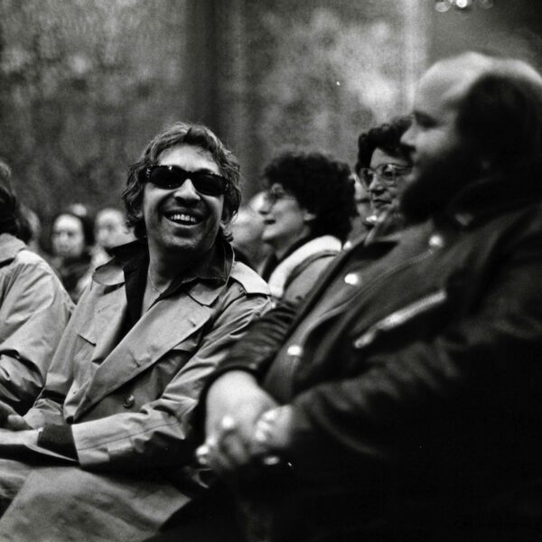 Versailles 1981. Serge GAINSBOURG achète le manuscrit de la Marseillaise.