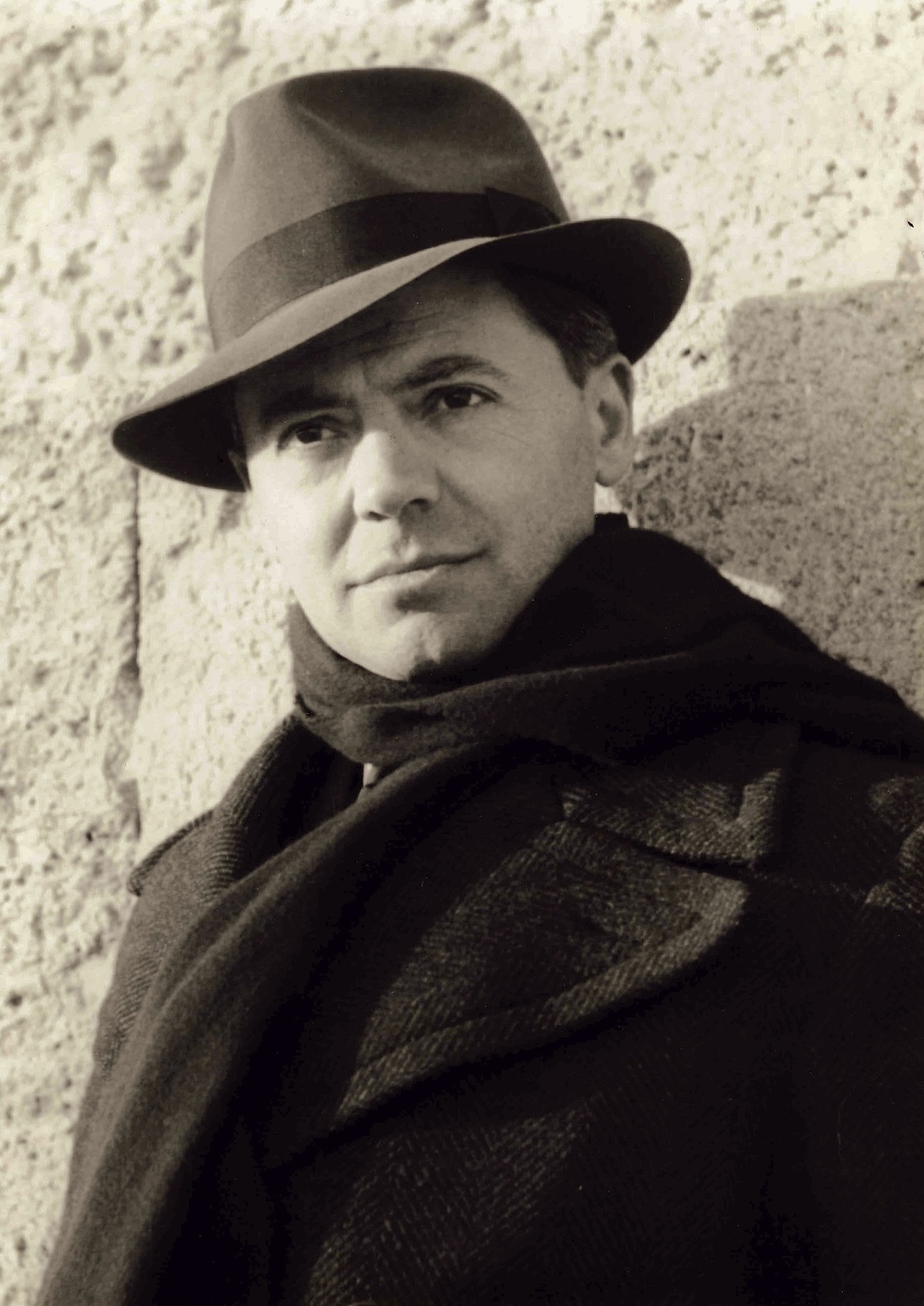 Jean MOULIN - Le plus célèbre portrait du résistant français - Mars 1940.