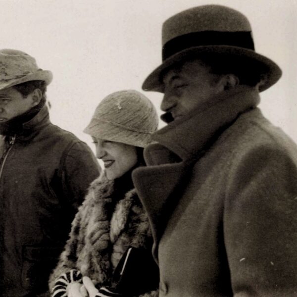 Paul et Nusch ÉLUARD souriant. Épreuve originale d'époque.