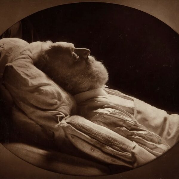 Victor HUGO sur son lit de mort par NADAR. 22 mai 1885.