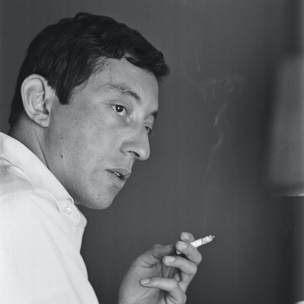 Photographie inédite de Serge GAINSBOURG par Nicolas Treatt. 1963.