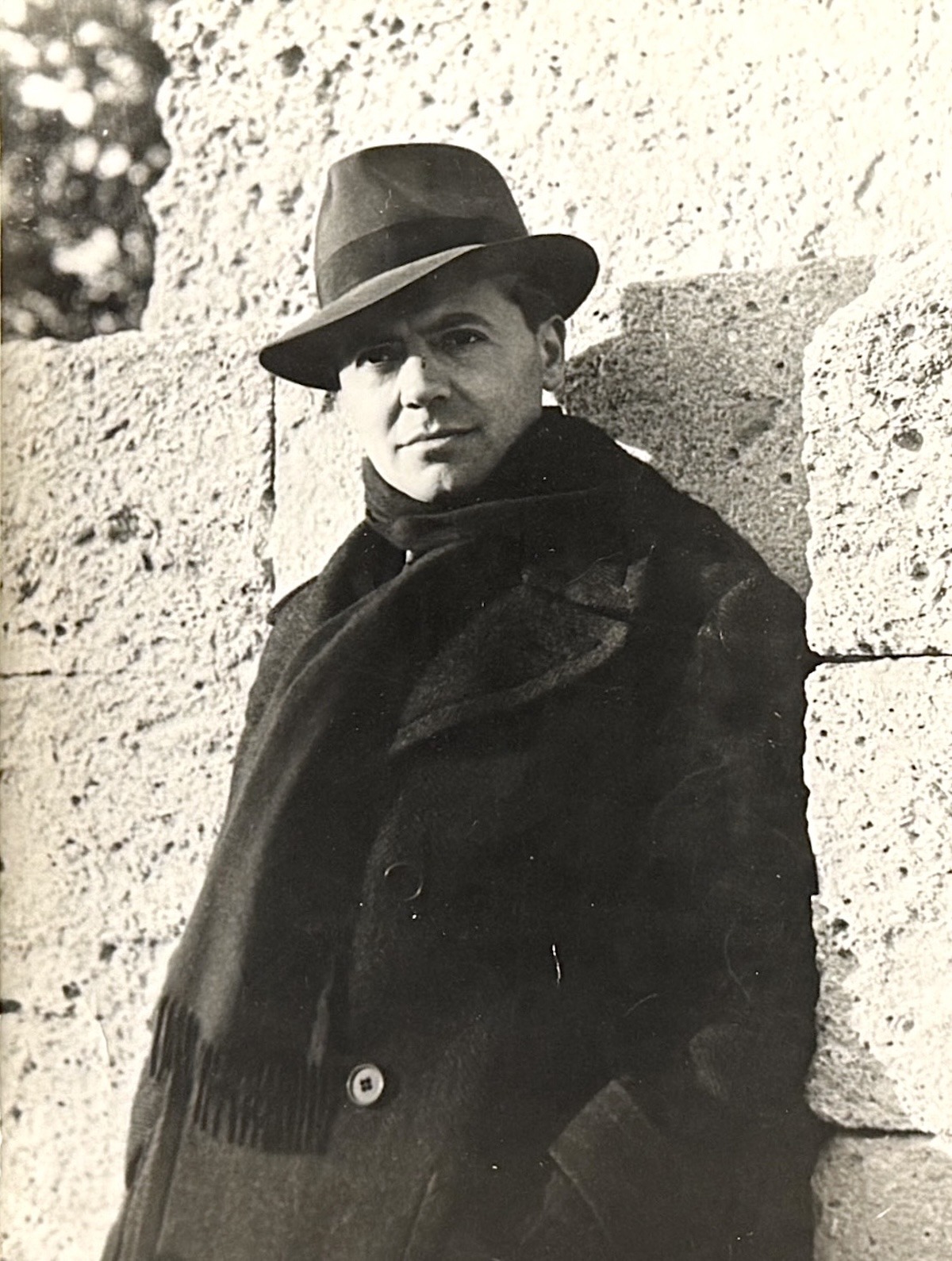 Jean Moulin posa per l'eternità. Fotografia originale. 1940.