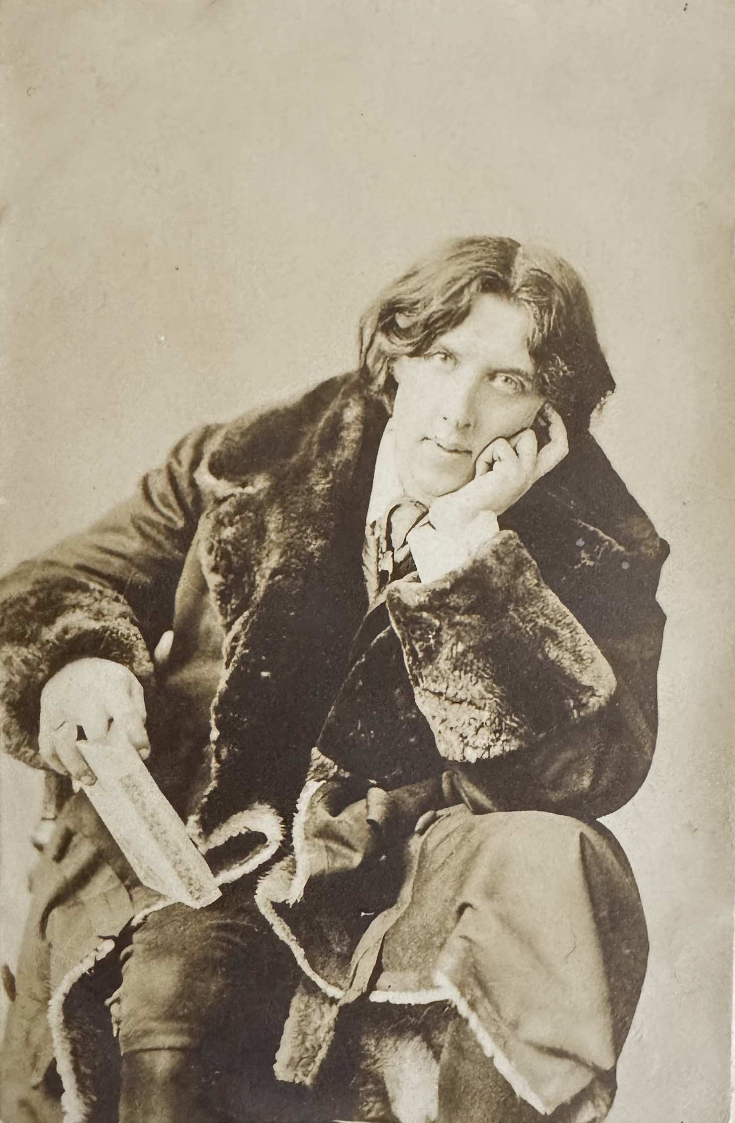 Auf dem Höhepunkt des Dandytums posiert Oscar Wilde für die Ewigkeit. New York. 1882.