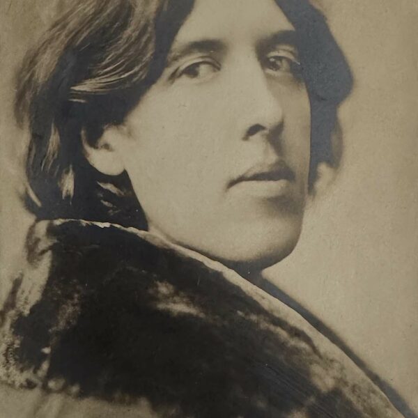Oscar WILDE pose sous l'objectif de Napoléon SARONY. New York. 1882.