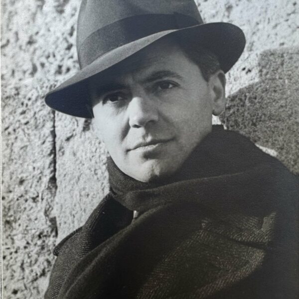 Le mythique portrait de Jean MOULIN, dédicacé par sa soeur Laure.
