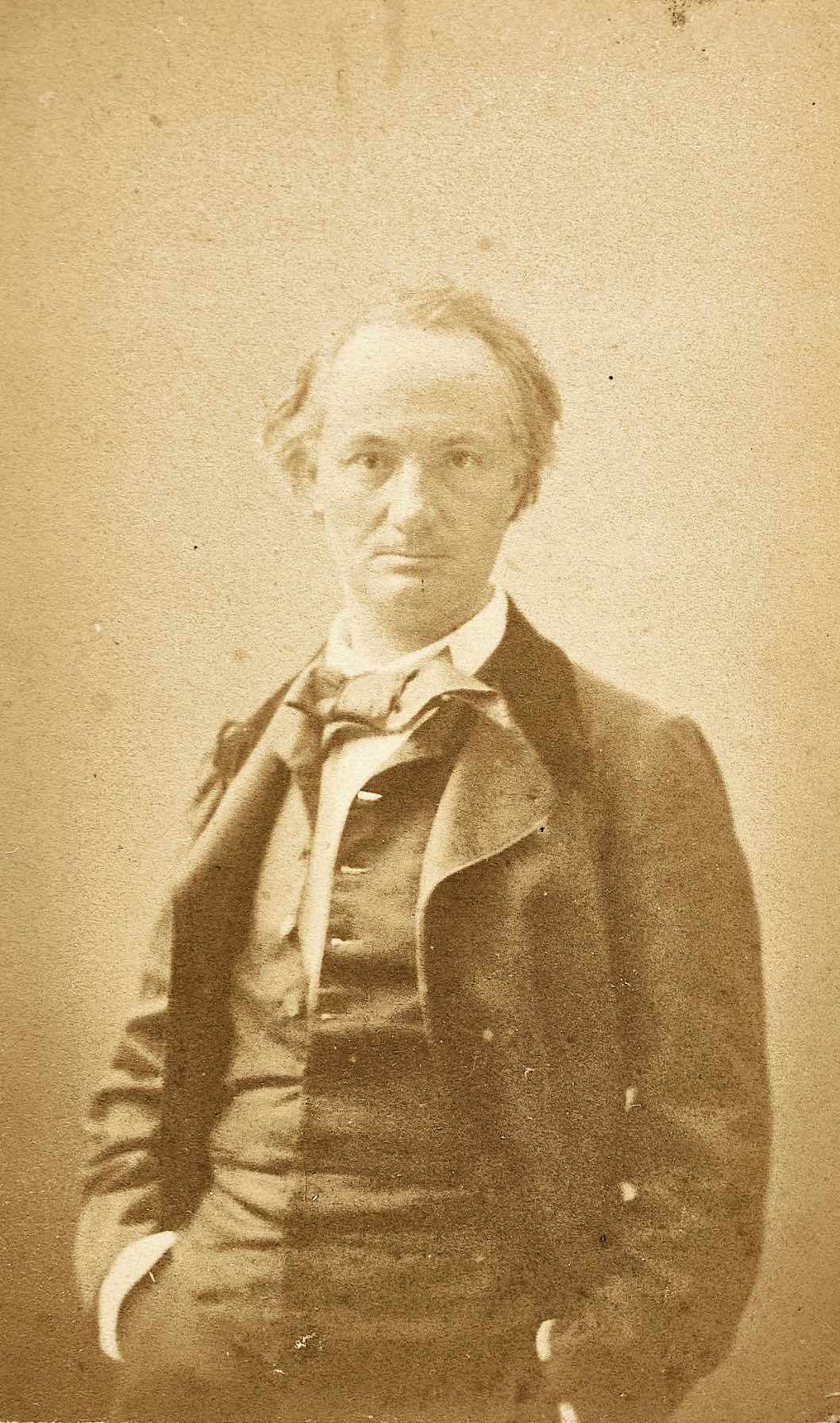 Extraordinaire et rare cliché de Charles BAUDELAIRE saisi par NADAR en 1862.
