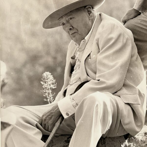 Winston CHURCHILL, le regard triste, pensif, à Monaco, en juin 1963.
