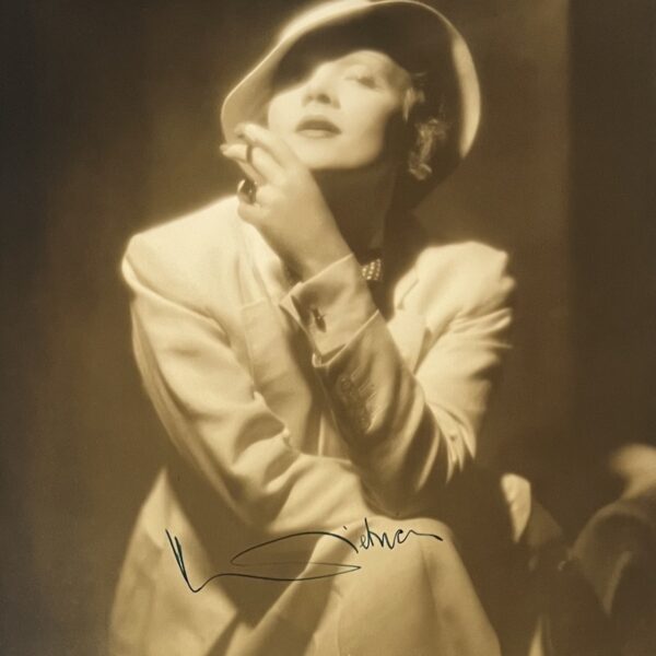 Marlène DIETRICH - Magnifique épreuve argentique signée. 1935.