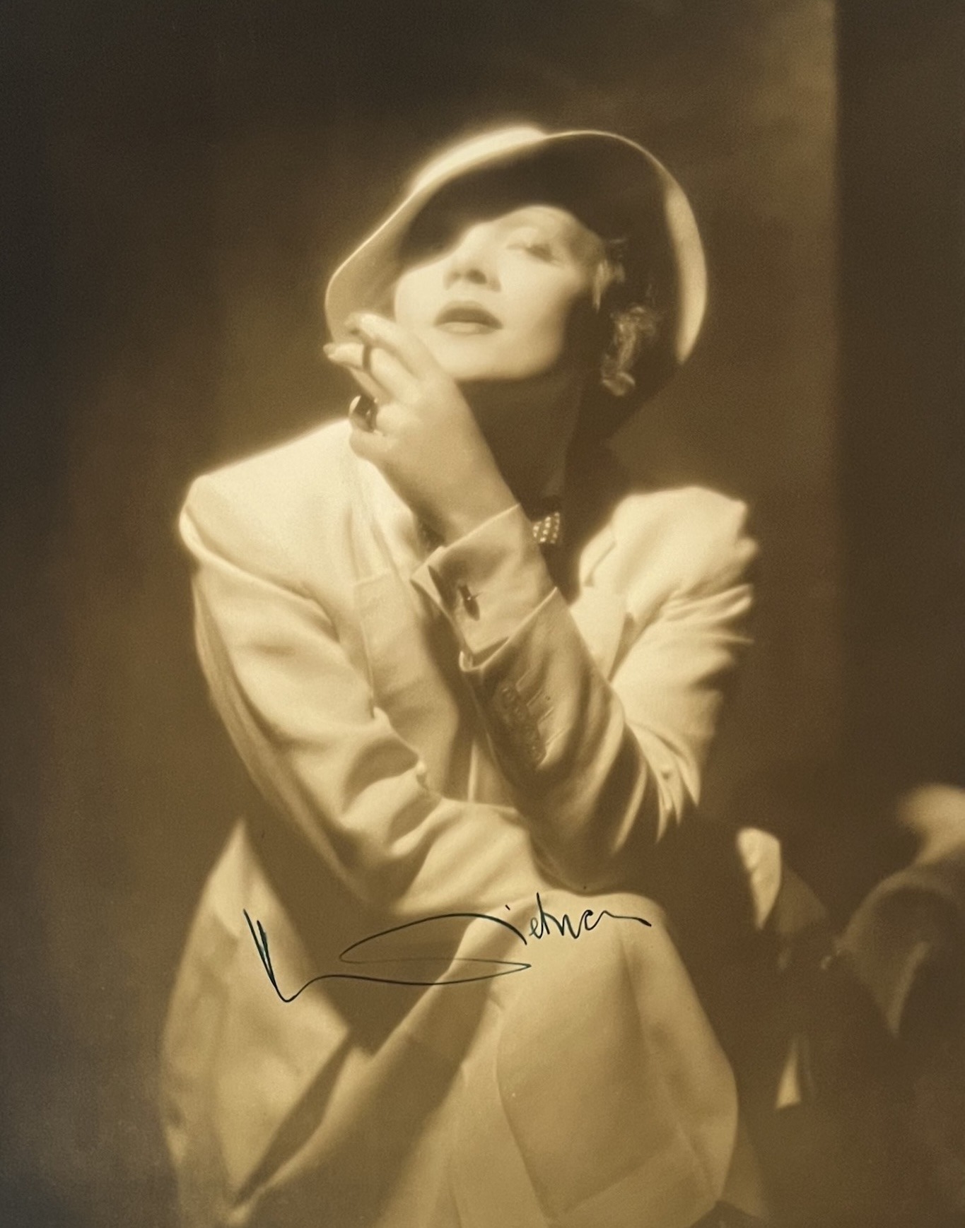 Marlène DIETRICH - Magnifique épreuve argentique signée. 1935.