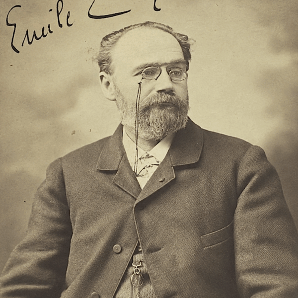 Magnifique photographie d'Émile Zola enrichie de sa signature autographe.