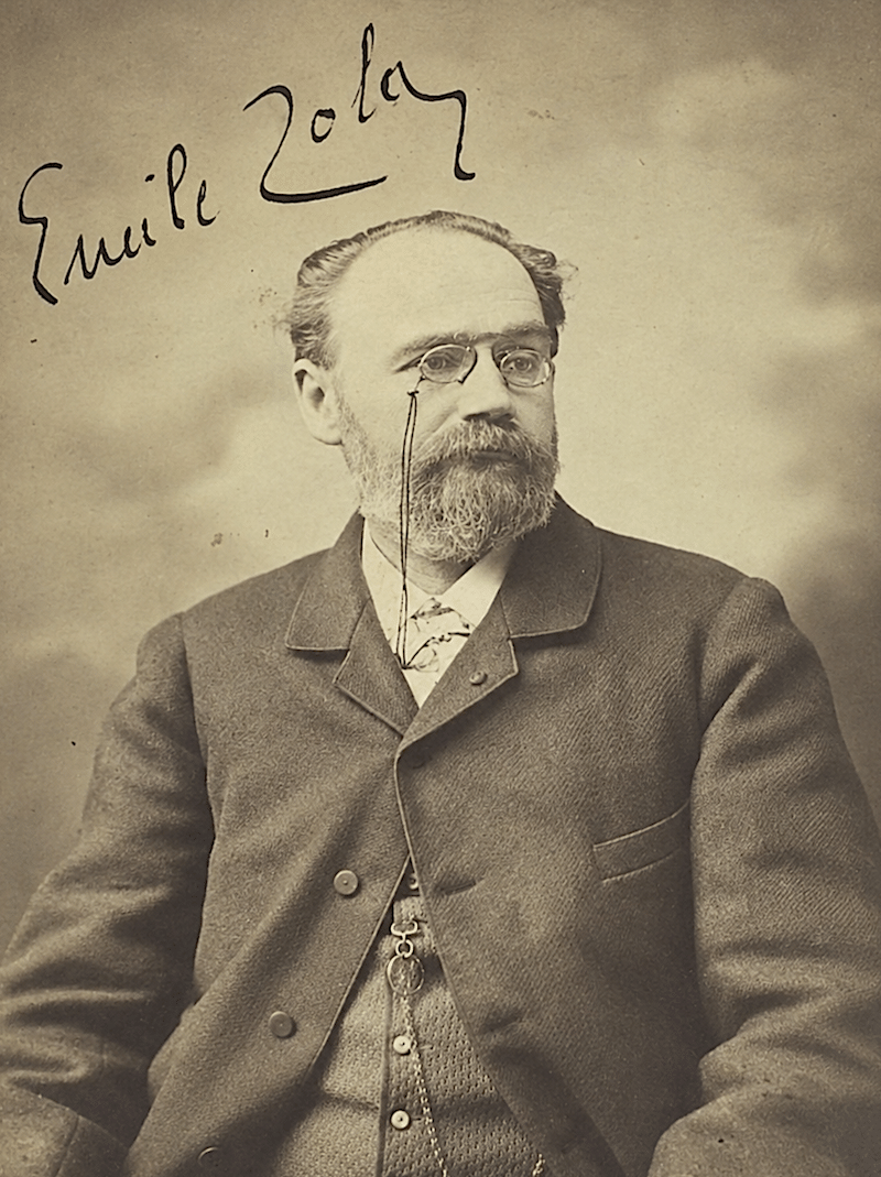 Magnifique photographie d'Émile Zola enrichie de sa signature autographe.